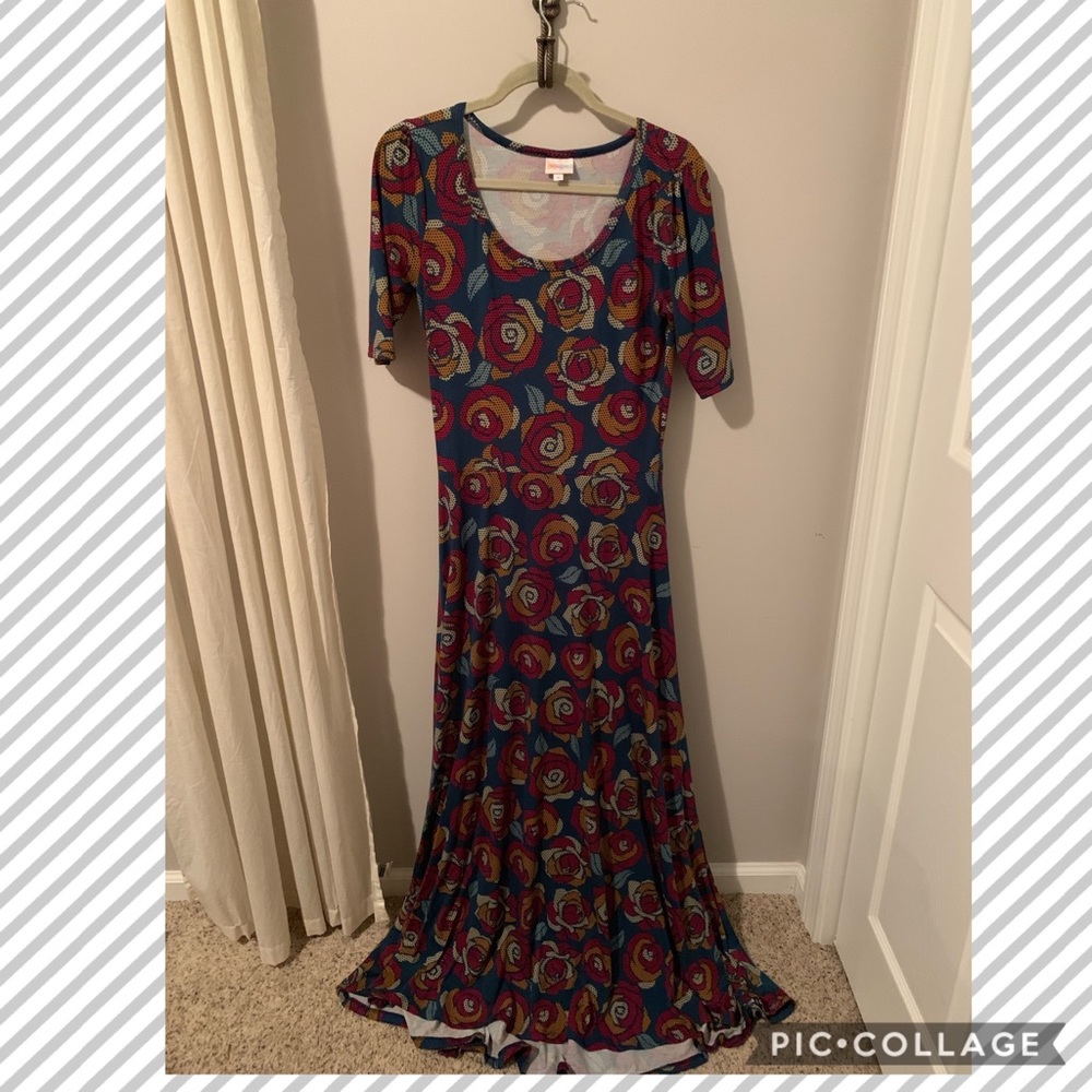 EUC Lularoe Ana Maxi Dress in Rose Print Size M🌹